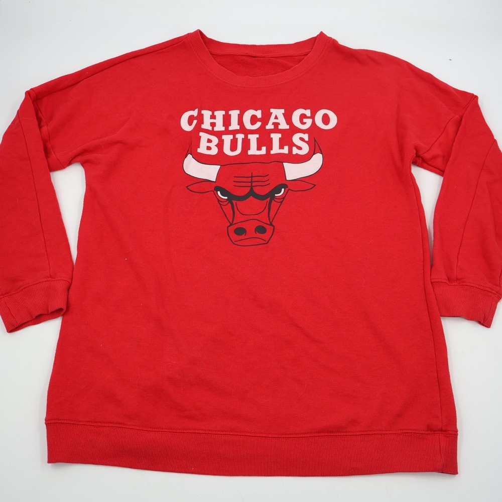 Chicago Bulls Graphic Sweatshirt Women XL Red Crewneck Long Sleeve NBA Sporty